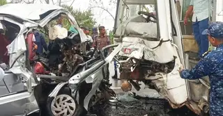 খুলনায় বাস-মাইক্রোবাস সংঘর্ষে নিহত ১৩